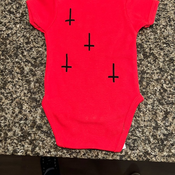 “I Pray In Cartier” red onesie - Picture 4 of 5